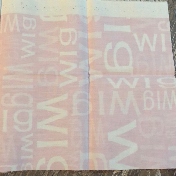 Small square of fabric MIA - Picture 3 of 3